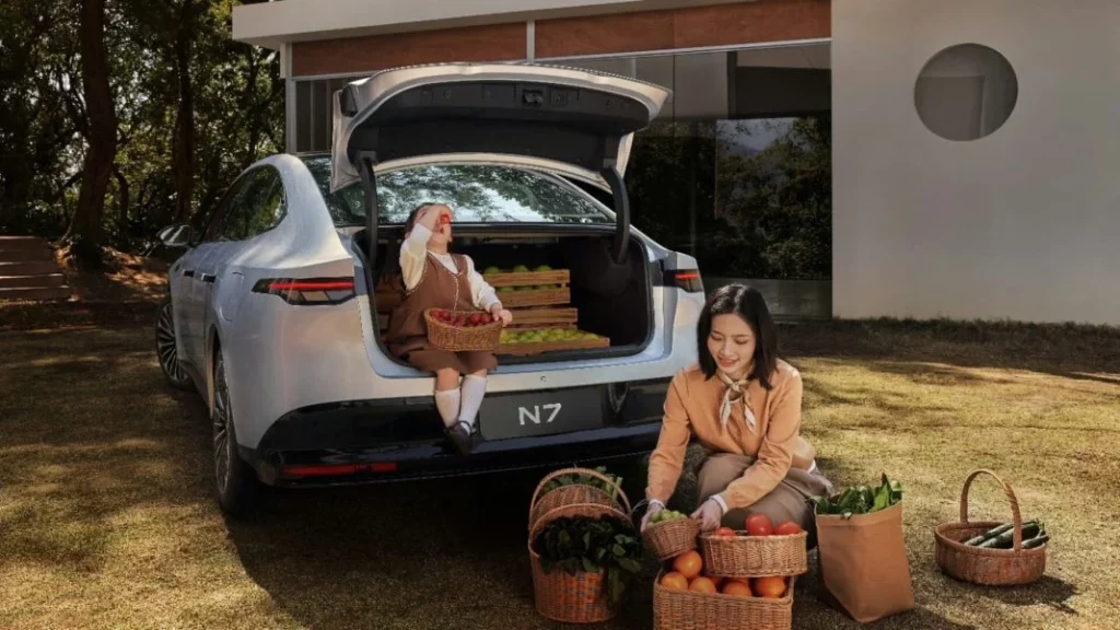 Nissan N7: La berlina eléctrica que salvará a la marca cuesta lo que medio Qashqai 9 Motor16 2025 Nissan N7 china 1 Motor16