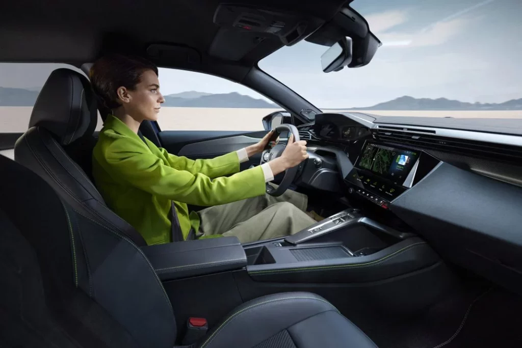 Peugeot 408: Lo mejor de dos mundos en un mismo vehículo 1 Motor16 2025 Peugeot 408. Imagen interior.