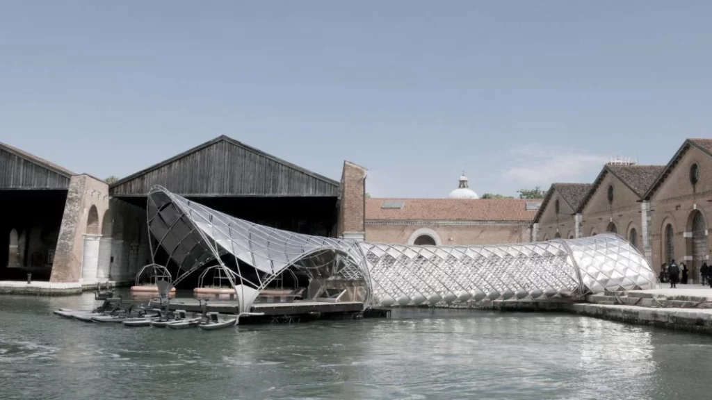 Así imaginan Porsche y Norman Foster una Venecia sostenible 1 Motor16 2025 Porsche. Norman Foster. Venecia. Imagen exterior.