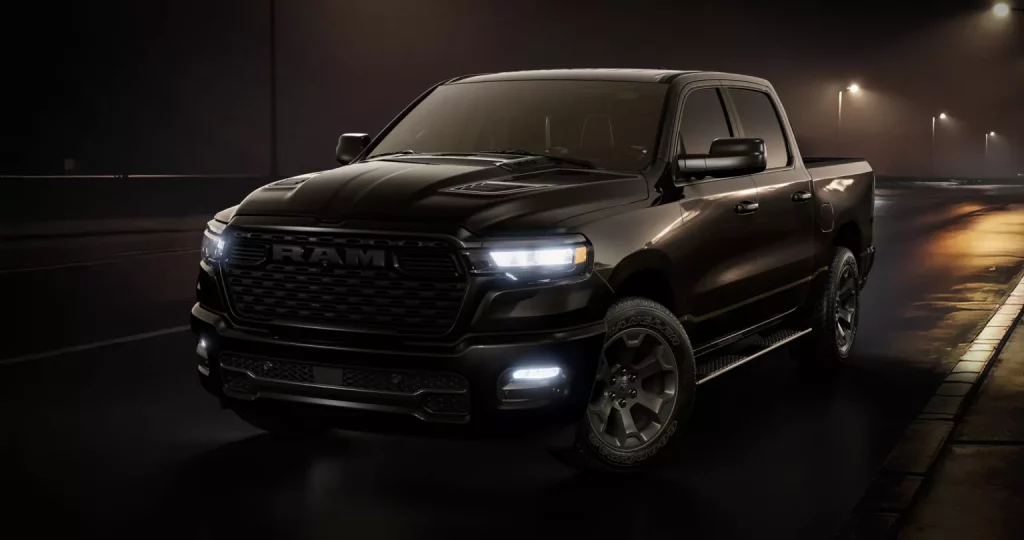 Con este Ram 1500 Express quieren que viajes al año 1939 3 Motor16 2025 Ram 1500 Express. Imagen delantera.