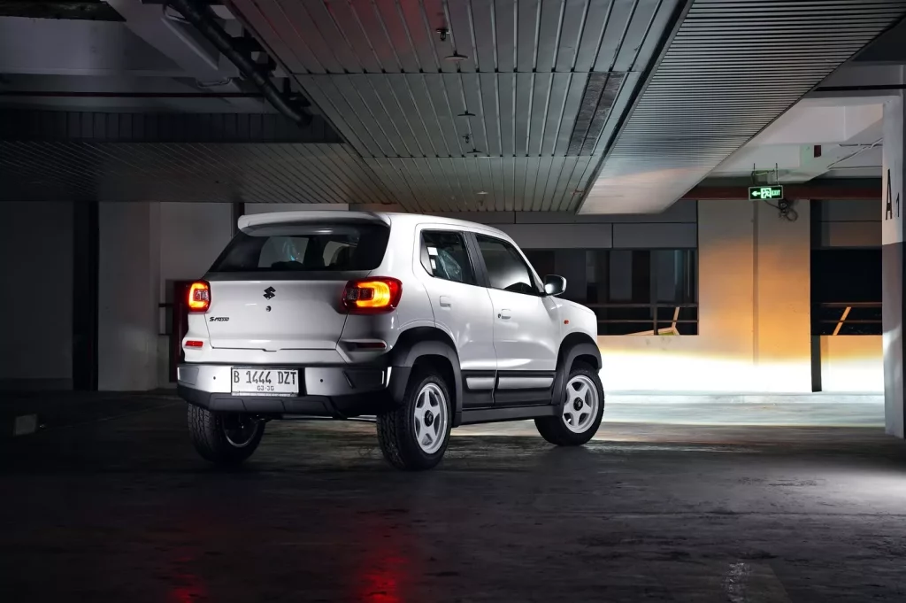 Suzuki Jimny parece, Suzuki S-Presso es 2 Motor16 2025 Suzuki S-Presso GH Style. Suzuki Jimny. Imagen trasera.