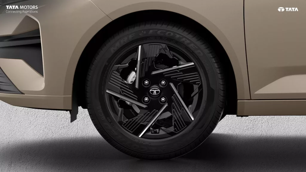 Tata Altroz: Una compra lógica a precio de Sandero hace 10 años 10 Motor16 2025 Tata Altroz India 8 Motor16