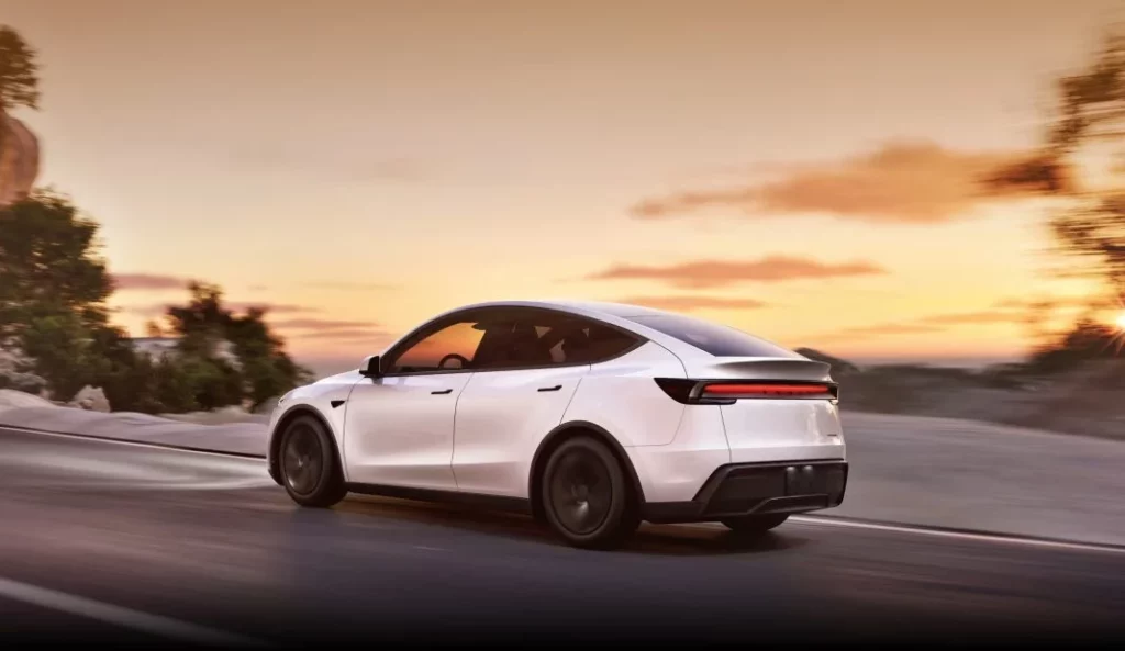 Hasta el Tesla Model Y sucumbe a la moda china de 'pegar el estirón' 3 Motor16 2025 Tesla Model Y Juniper. Imagen portada.