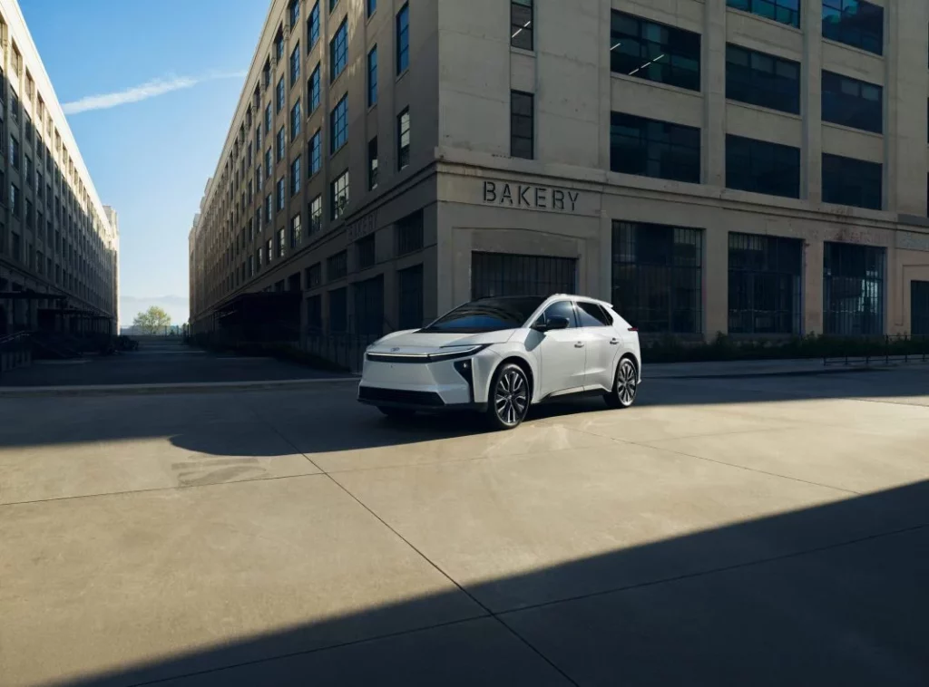 Toyota bZ: Nombre más breve para un SUV eléctrico con más potencia y con más autonomía 5 Motor16 2025 Toyota bZ usa 2 Motor16