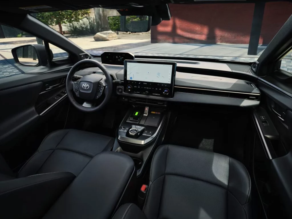Toyota bZ: Nombre más breve para un SUV eléctrico con más potencia y con más autonomía 10 Motor16 2025 Toyota bZ usa 3 Motor16