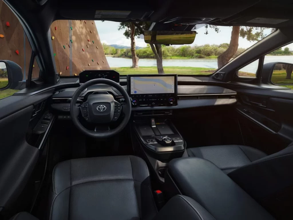 Toyota bZ: Nombre más breve para un SUV eléctrico con más potencia y con más autonomía 1 Motor16 2025 Toyota bZ. USA. Imagen interior.