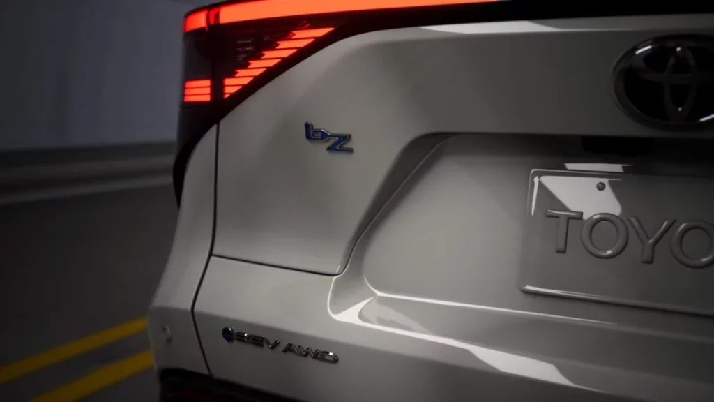Toyota bZ: Nombre más breve para un SUV eléctrico con más potencia y con más autonomía 4 Motor16 2025 Toyota bZ. USA. Imagen detalle.