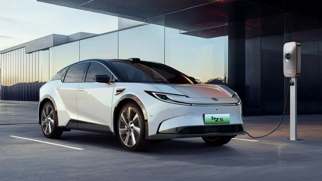 2025 Toyota bZ5. China. Imagen estática.