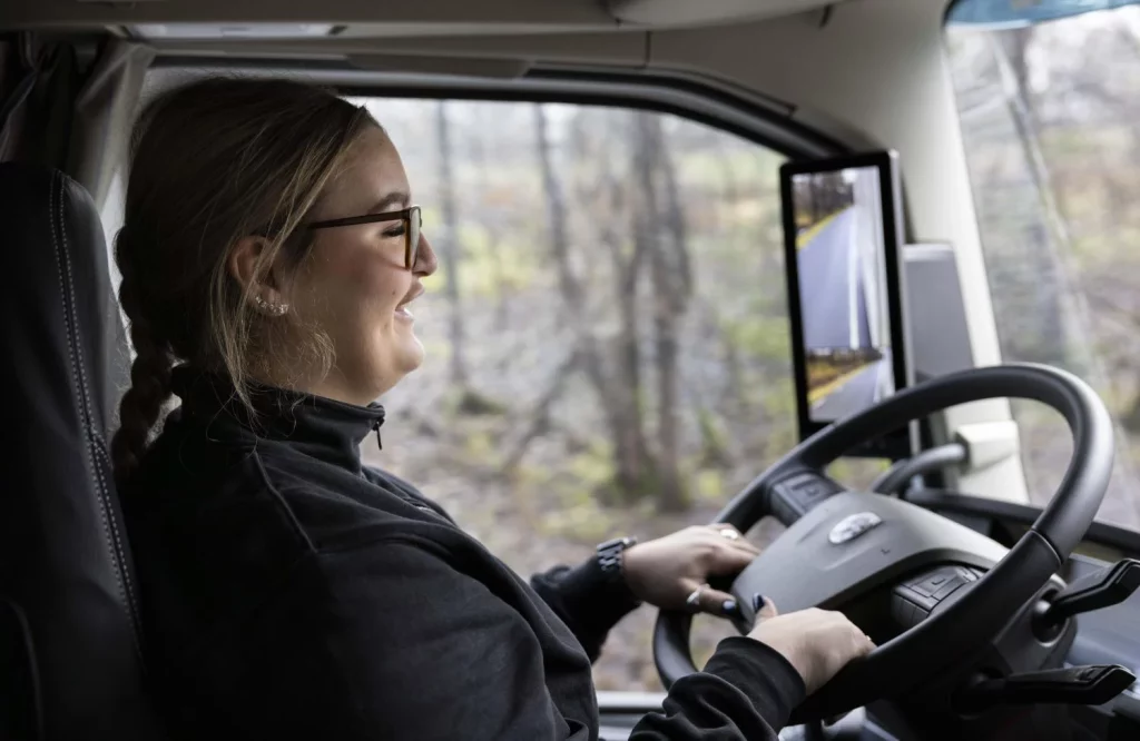 2025 Volvo Trucks direccion dinamica 2 Motor16