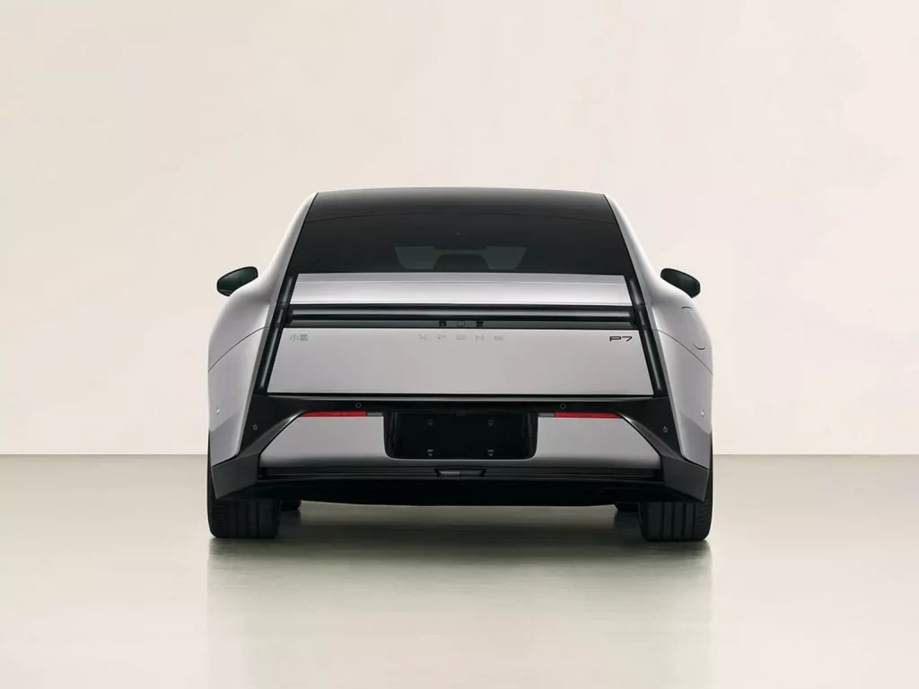 2025 Xpeng P7. MIIT. Imagen trasera.