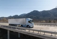 El detalle que tienen en común este camión Volvo con un cohete espacial o con un Fórmula 1