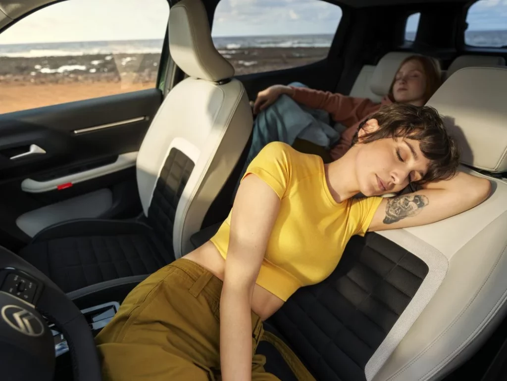 La seña de identidad del interior del nuevo Citroën C3 Aircross que tienes por 19.290 euros 2 Motor16 2025 Citroën C3 Aircross. Imagen asientos delanteros.