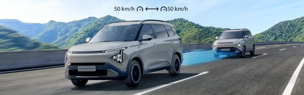 Kia Carens Clavis: El monovolumen low cost que quería ser SUV eléctrico 2 Motor16 2025 Kia Carens Clavis. Imagen movimiento.