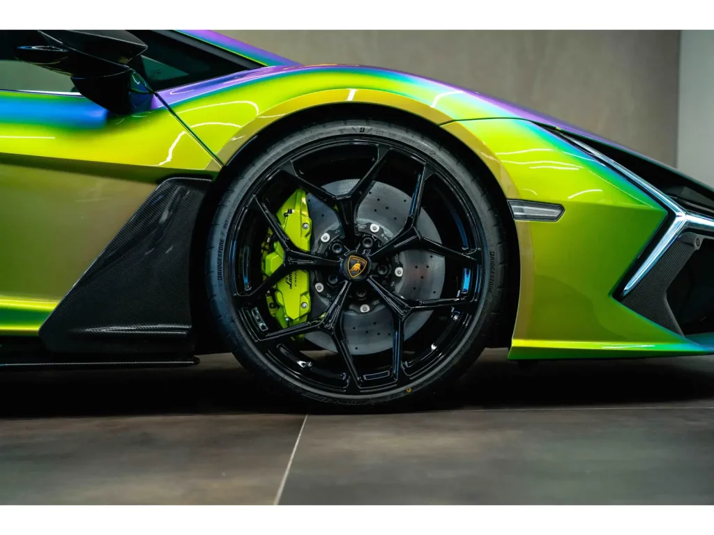 2025 lamborghini revuelto verde agave 20 Motor16