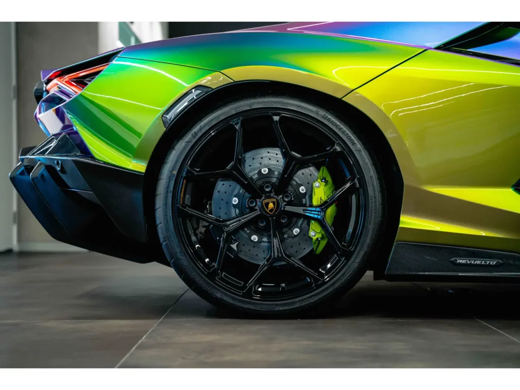 2025 lamborghini revuelto verde agave 30 Motor16