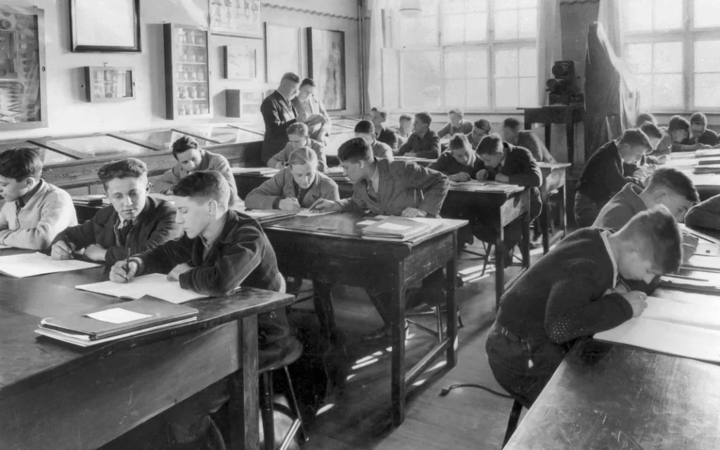 La escuela de formación profesional de Opel celebra sus 160 primeros años 2 Motor16 2025 Opel. Formación profesional. Escuela. Imagen histórica.