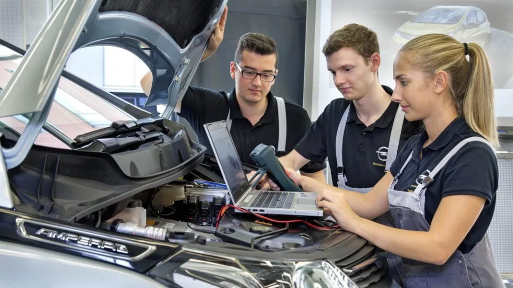 La escuela de formación profesional de Opel celebra sus 160 primeros años 9 Motor16 2025 opel formacion profesional 160 anos 7 Motor16