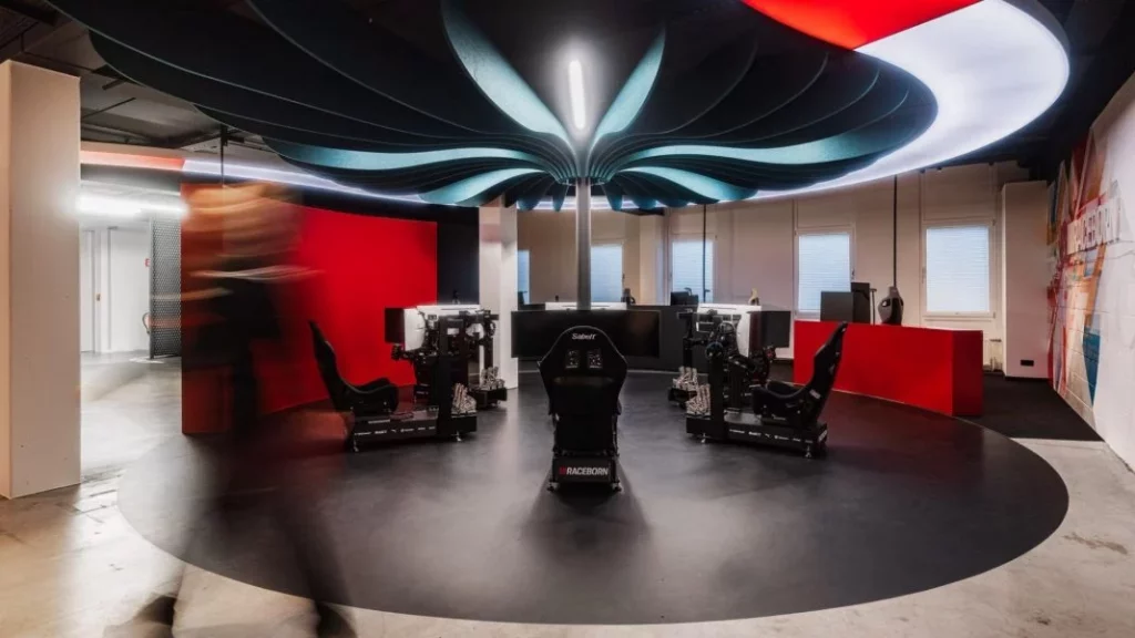 Porsche estrena el centro donde formará a sus futuros pilotos... de videojuego 1 Motor16 2025 Porsche. Centro formación pilotos eSports. Imagen instalaciones.