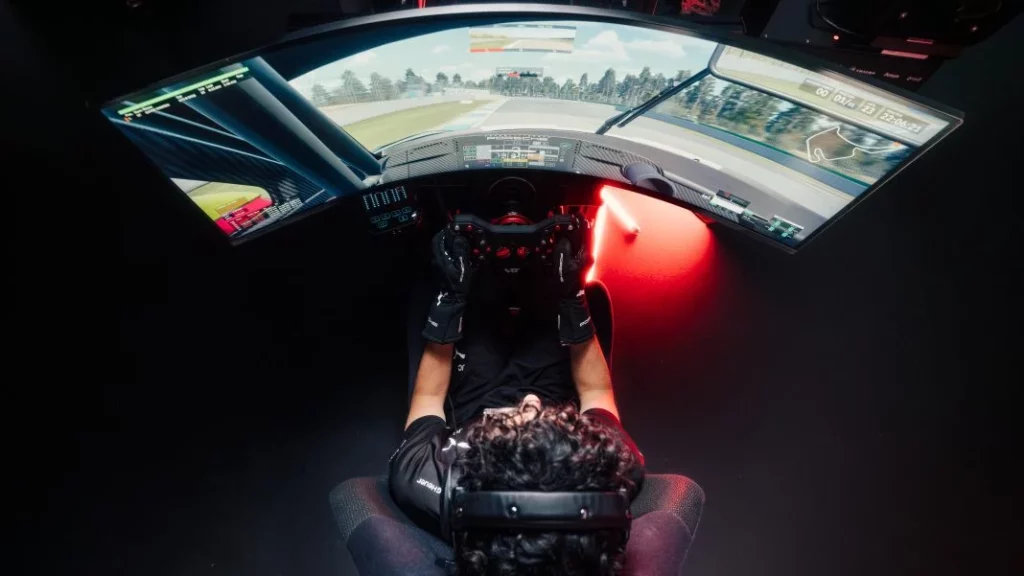 Porsche estrena el centro donde formará a sus futuros pilotos... de videojuego 7 Motor16 2025 porsche centro formacion esports 4 Motor16