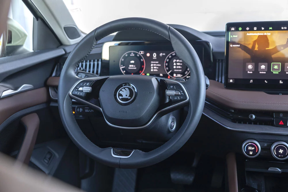 2025 skoda superb prueba 22 Motor16