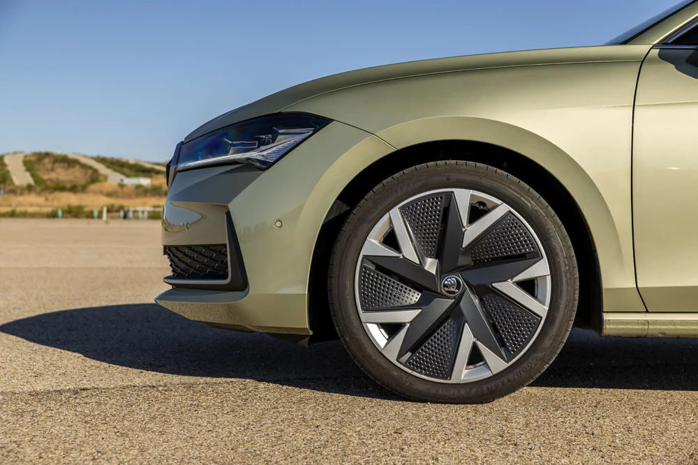 2025 skoda superb prueba 7 Motor16