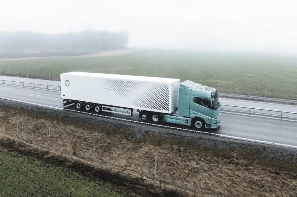 Volvo FH Aero Electric E-axle: El camión eléctrico con 600 km de autonomía 1 Motor16 2025 Volvo FH Aero Electric. Imagen movimiento.