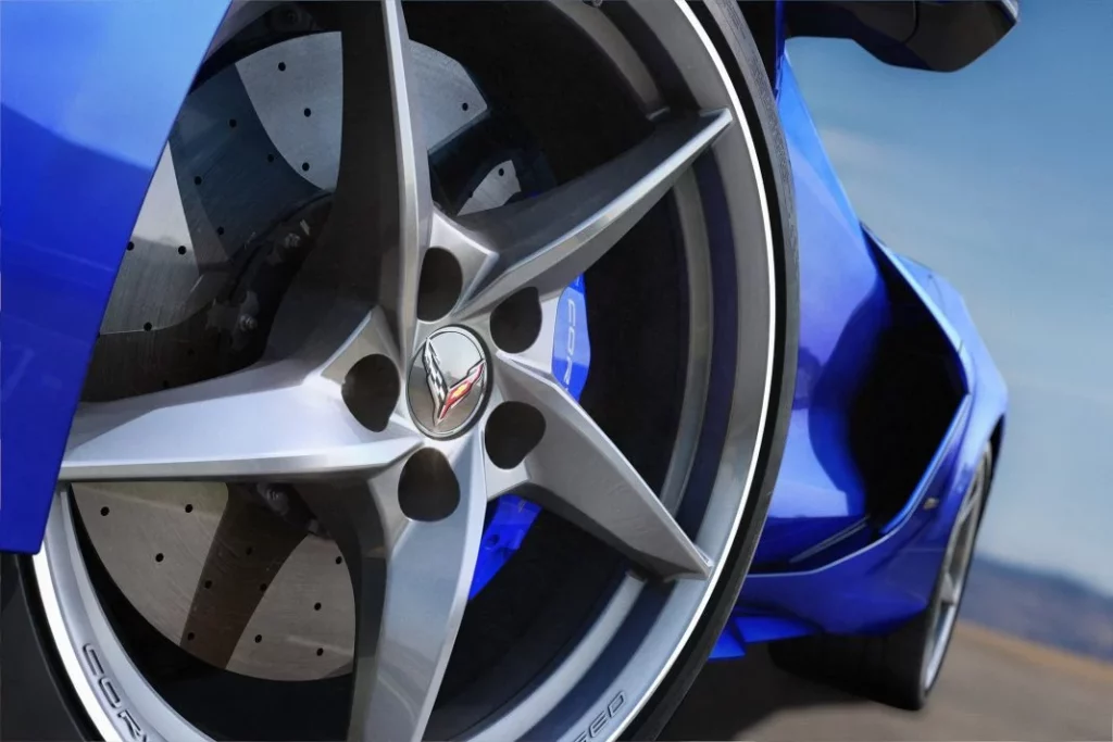 El Chevrolet Corvette 2026 se vuelve más tecnológico 8 Motor16 2026 Corvette E Ray 5 Spoke Wheel Motor16