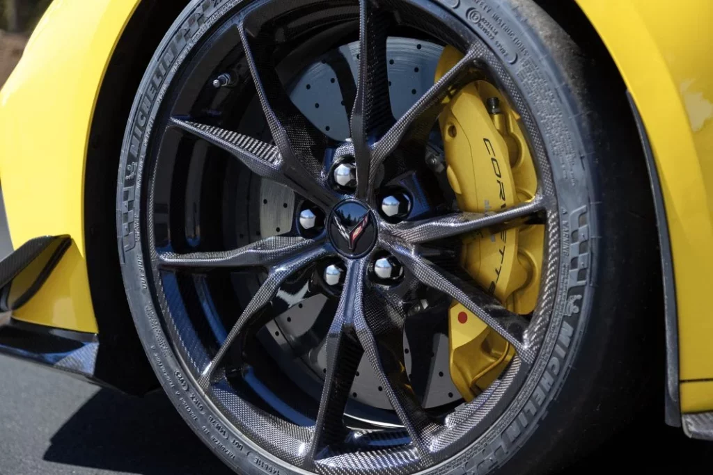 El Chevrolet Corvette 2026 se vuelve más tecnológico 7 Motor16 2026 Corvette ZR1 Wheel and Brake Package Motor16