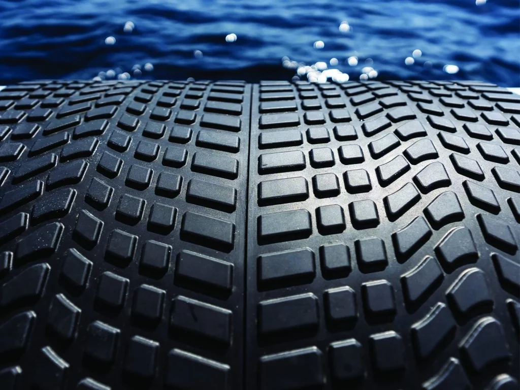 El motivo que lleva 20 años impulsando a Pirelli a surcar los mares 12 Motor16 8 2012 Pirelli 1100 Motor16