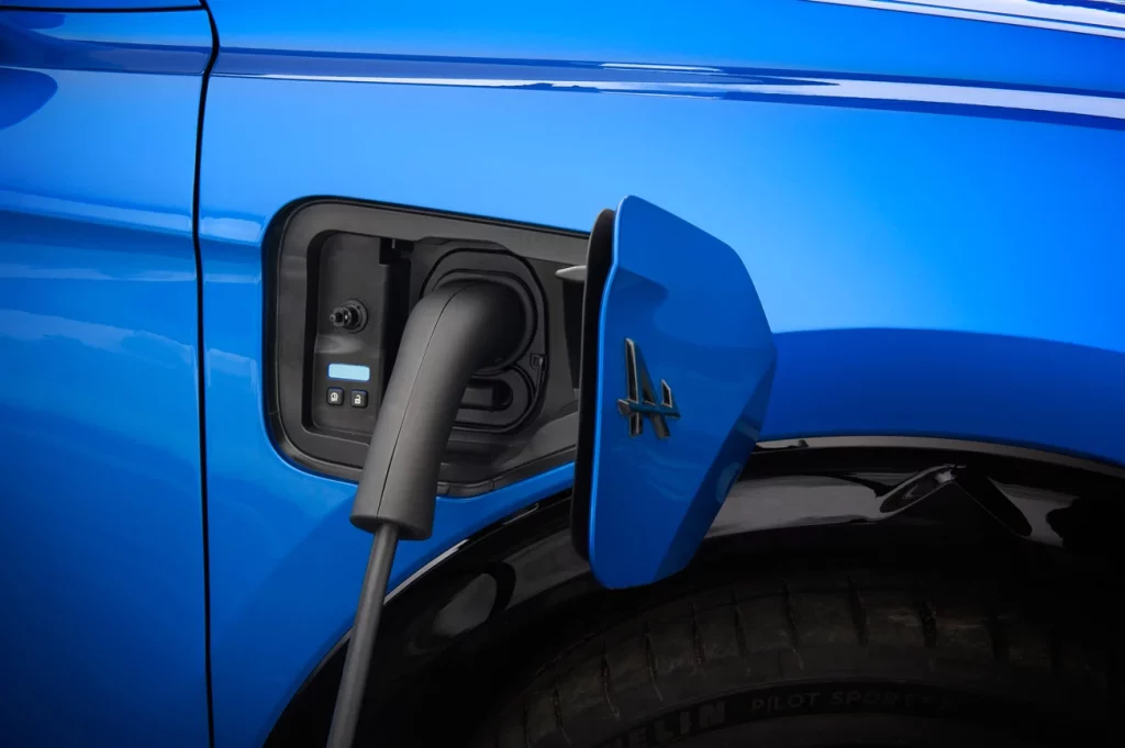 Así es el nuevo Alpine A390, un fastback eléctrico que desafía a la física 9 Motor16 Alpine A390