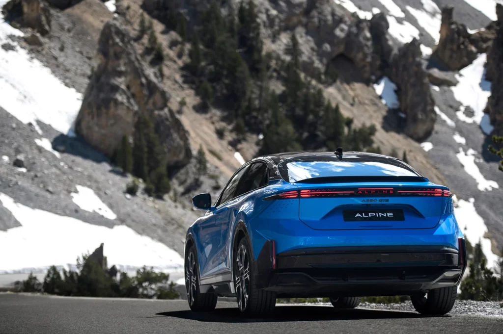 Así es el nuevo Alpine A390, un fastback eléctrico que desafía a la física 1 Motor16 Alpine A390