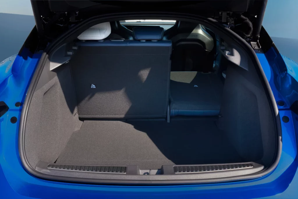 Así es el nuevo Alpine A390, un fastback eléctrico que desafía a la física 44 Motor16 Alpine A390 73 Motor16