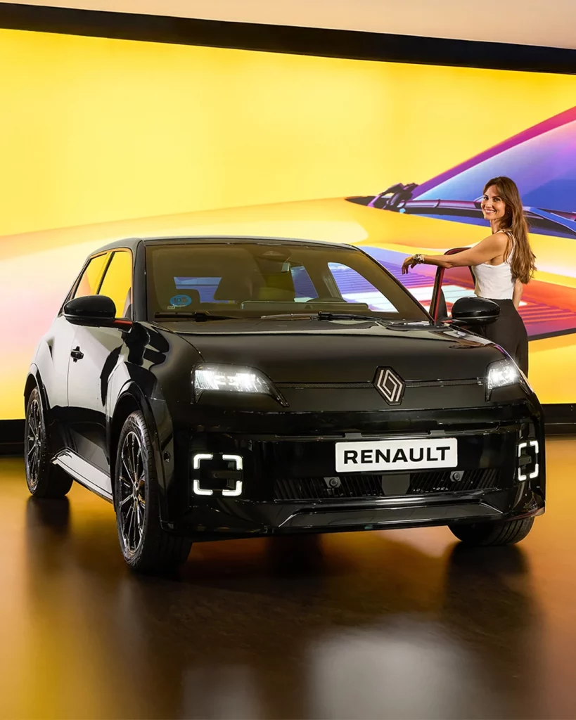 Las cinco caras del Renault 5 E-Tech... en carne y hueso 4 Motor16 Ariadne Artiles descubierto Motor16