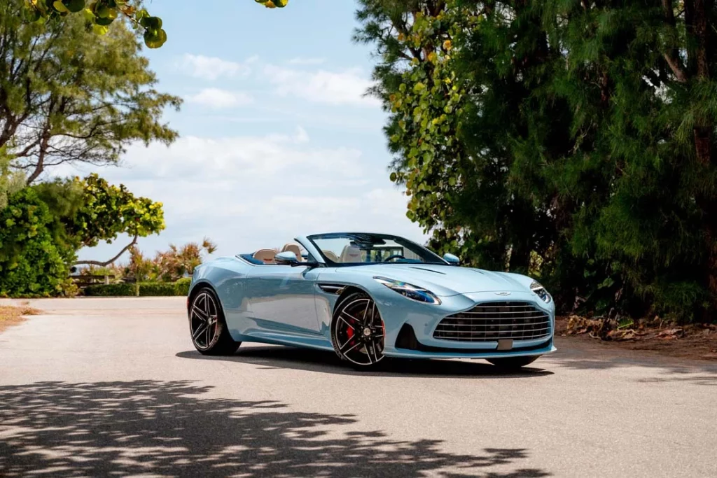 Aston Martin DB12 Volante Palm Beach: lujo británico al sol de Florida 19 Motor16 Aston Martin DB12 Volante Palm Beach Edition 14 Motor16
