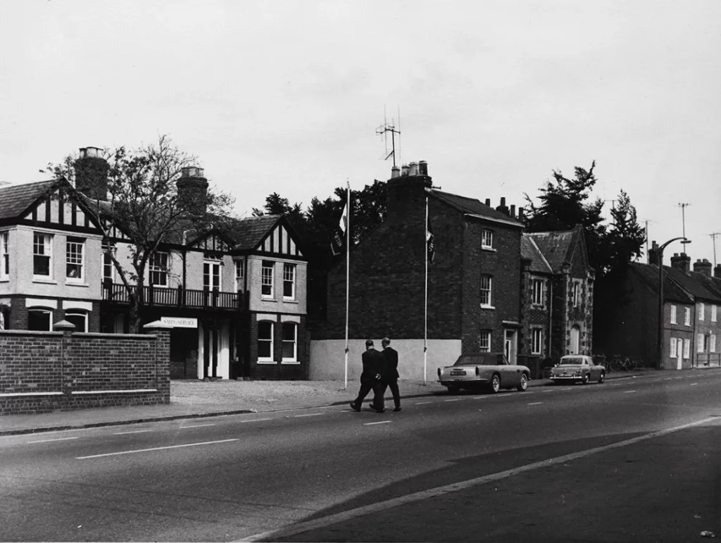 Una de las sedes históricas de Aston Martin cumple 70 años 11 Motor16 Aston Martin Lagonda Headquarters Sunnyside on Tickford Street in 1966 Motor16