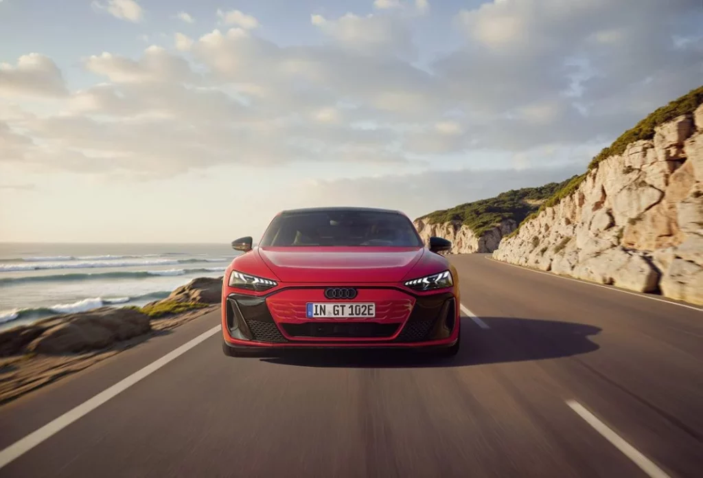 El Audi e-tron GT 2025 añade una versión de acceso 4 Motor16 Audi e tron GT quattro 2025 2 Motor16