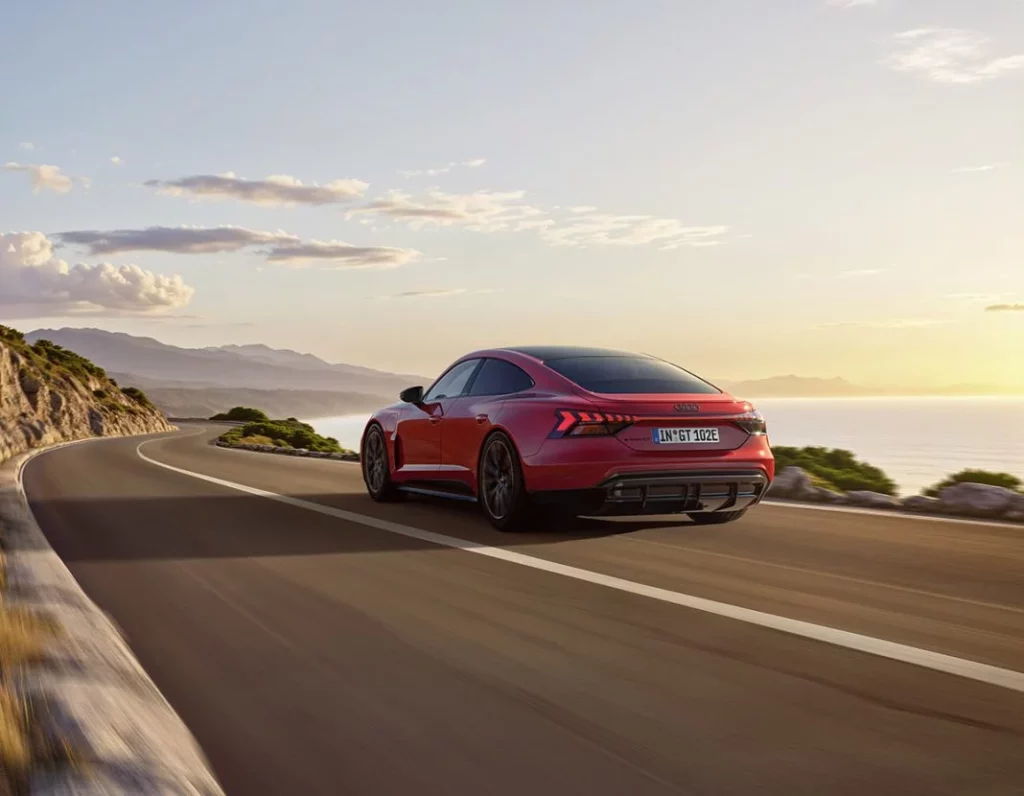El Audi e-tron GT 2025 añade una versión de acceso 2 Motor16 Audi e tron GT quattro 2025 5 Motor16