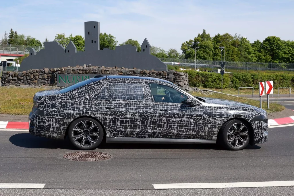 El BMW Serie 7 G70 va a recibir una actualización 1 Motor16 BMW Serie 7 2026 (21)