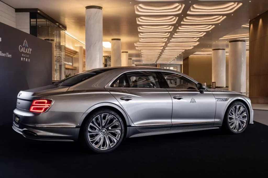 Si sueñas con pasearte en un exclusivo Bentley Flying Spur tienes que visitar este lugar 1 Motor16 Bentleye Flying Spur Mulliner Hotel Galaxy Macao3 Motor16