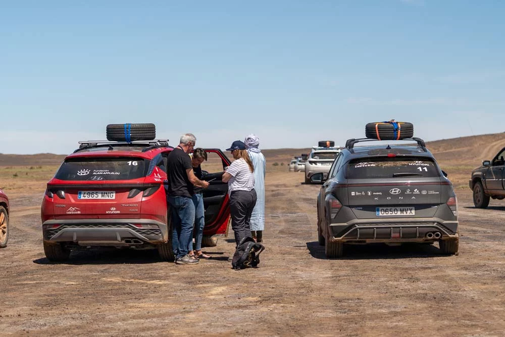 El Desierto de los Niños 2025, una aventura solidaria y exigente para la gama Hyundai 21 Motor16 DIA 04 052 Parada en lago Dayet Erij Motor16