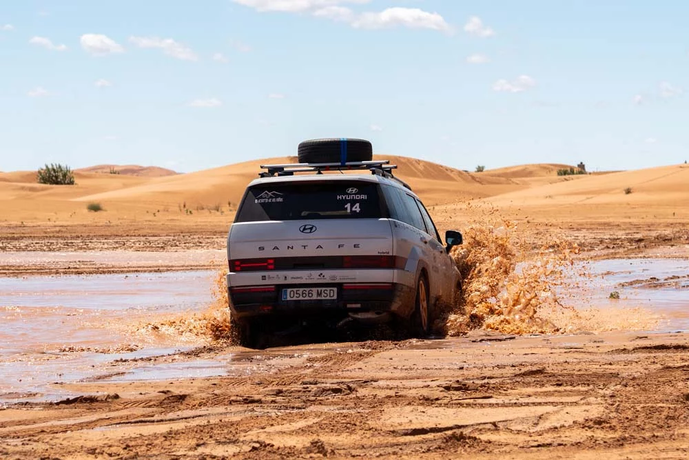 El Desierto de los Niños 2025, una aventura solidaria y exigente para la gama Hyundai 2 Motor16 Hyundai Santa Fe en el Desierto de los Niños 2025