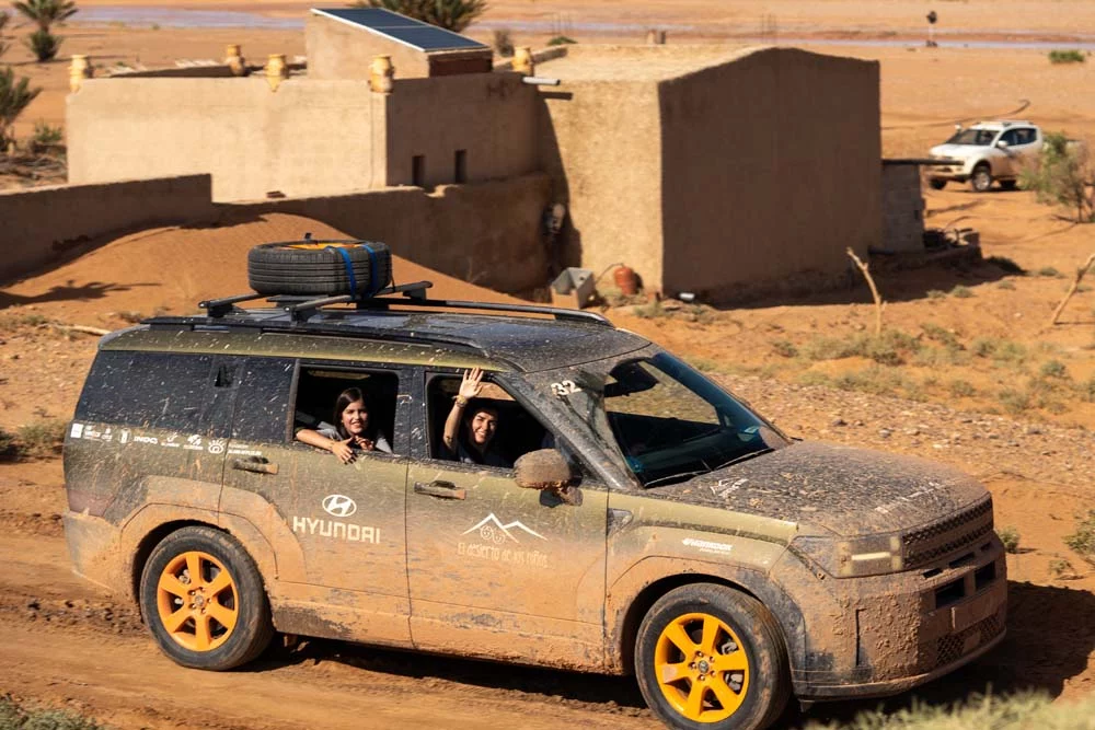 El Desierto de los Niños 2025, una aventura solidaria y exigente para la gama Hyundai 29 Motor16 DIA 04 135 Parada para comer Motor16