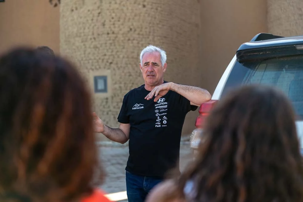 El Desierto de los Niños 2025, una aventura solidaria y exigente para la gama Hyundai 32 Motor16 DIA 05 002 Salida del hotel Tomboutouc Motor16