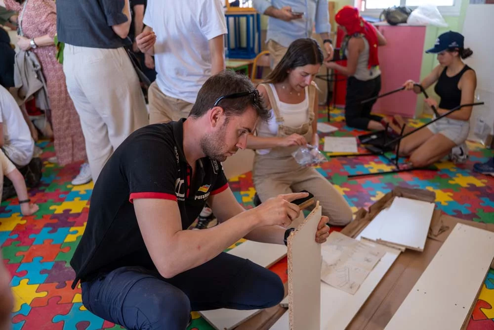 El Desierto de los Niños 2025, una aventura solidaria y exigente para la gama Hyundai 38 Motor16 DIA 05 113 Comida entrega de material jornada de convivencia Motor16