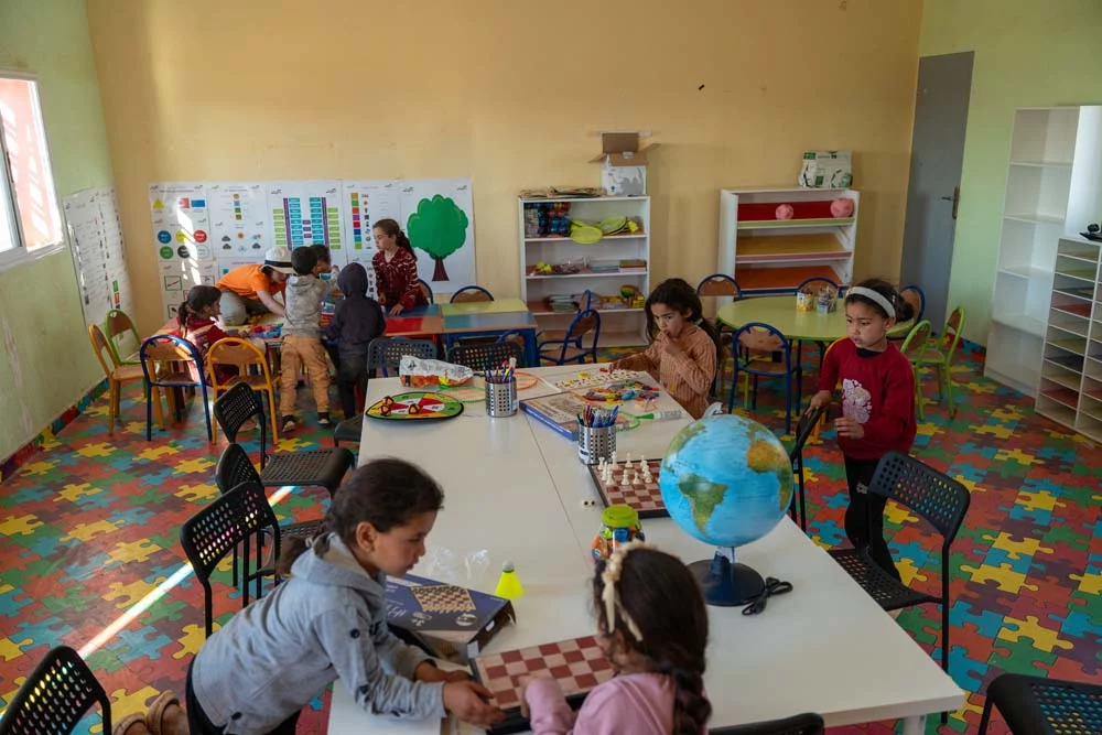 El Desierto de los Niños 2025, una aventura solidaria y exigente para la gama Hyundai 41 Motor16 DIA 05 146 Comida entrega de material jornada de convivencia Motor16