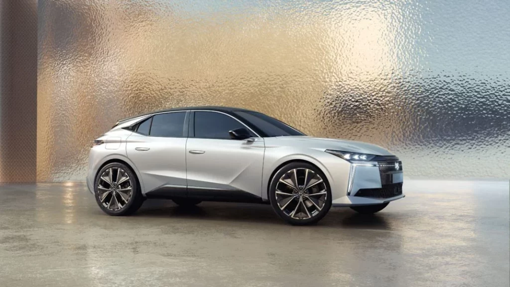 DS Nº4: más refinado, más tecnológico, más electrificado 6 Motor16 DS N4 1 1 Motor16