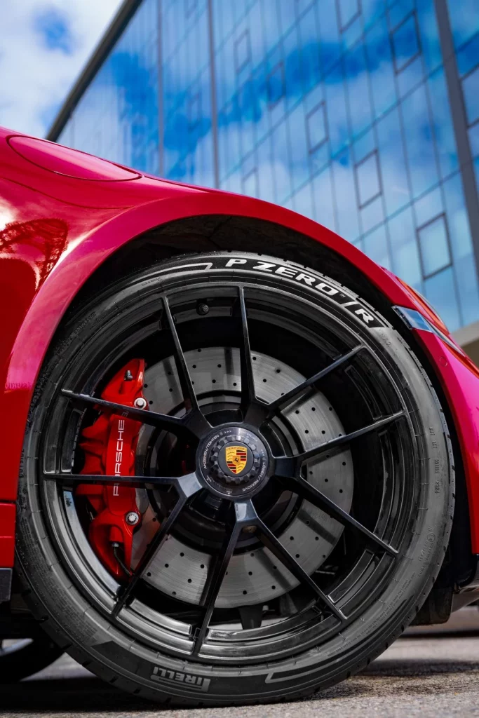 2025 Porsche 911 GTS. Pirelli. Imagen.