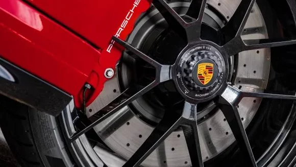 2025 Porsche 911 GTS. Pirelli. Imagen portada.