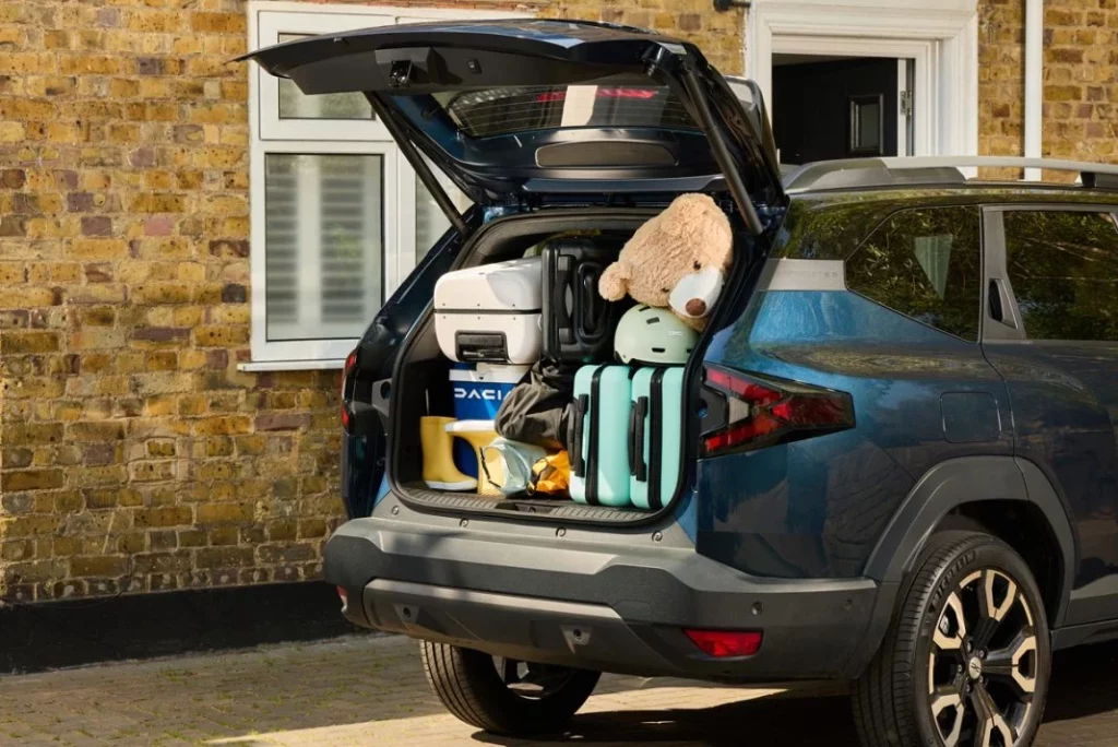 Dacia tiene la solución perfecta para tus problemas de organización del maletero 2 Motor16 Dacia AR organizador maletero3 Motor16