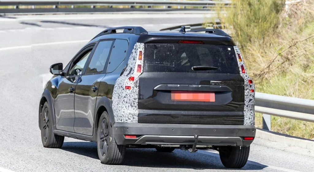 Fotos espía del Dacia Jogger 2026: Actualización a la vista 2 Motor16 Dacia Jogger 2026 8 Motor16